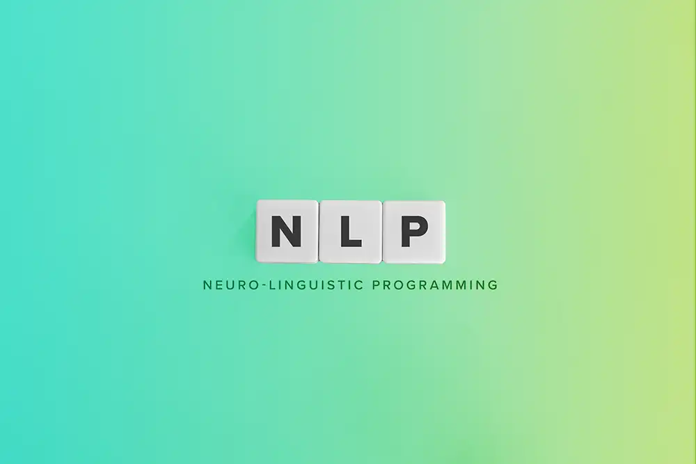 קוביות עם האותיות NLP